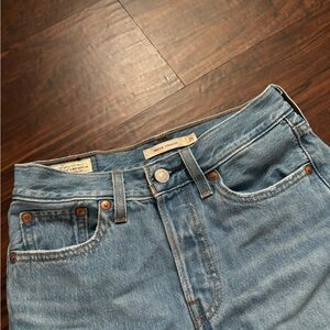 levi’s wedgie straight ripped jeans